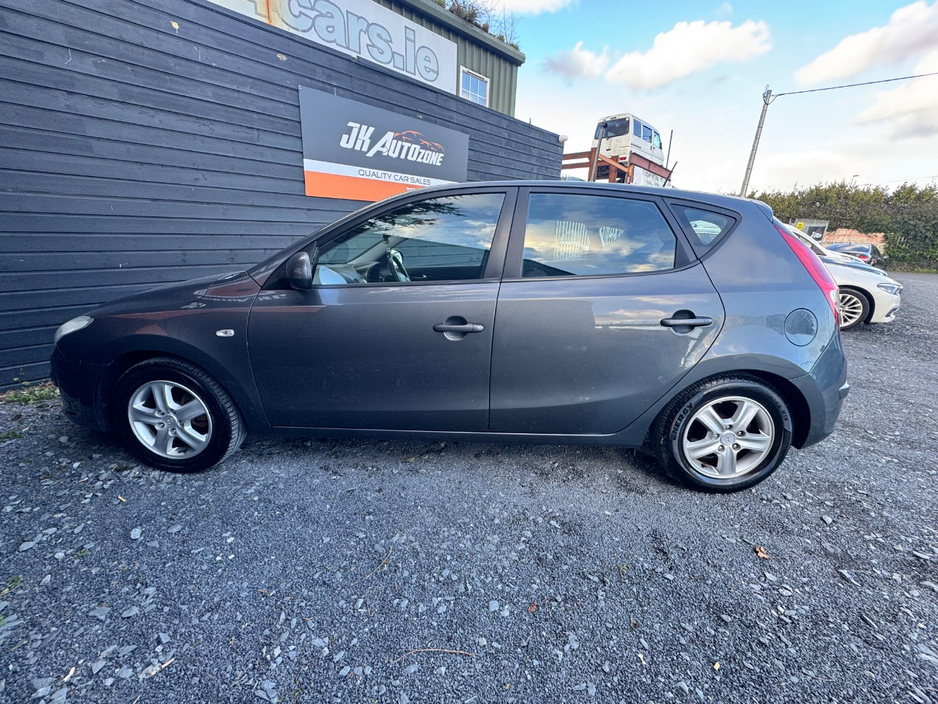 2009 Hyundai i30 - image 8
