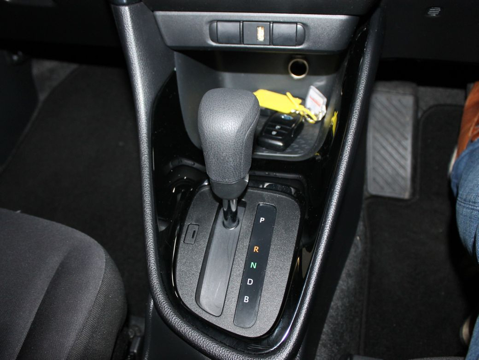 2020 Toyota Yaris 6aa-mxph10 €15,999