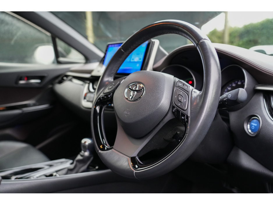 2019 Toyota C-HR - image 5