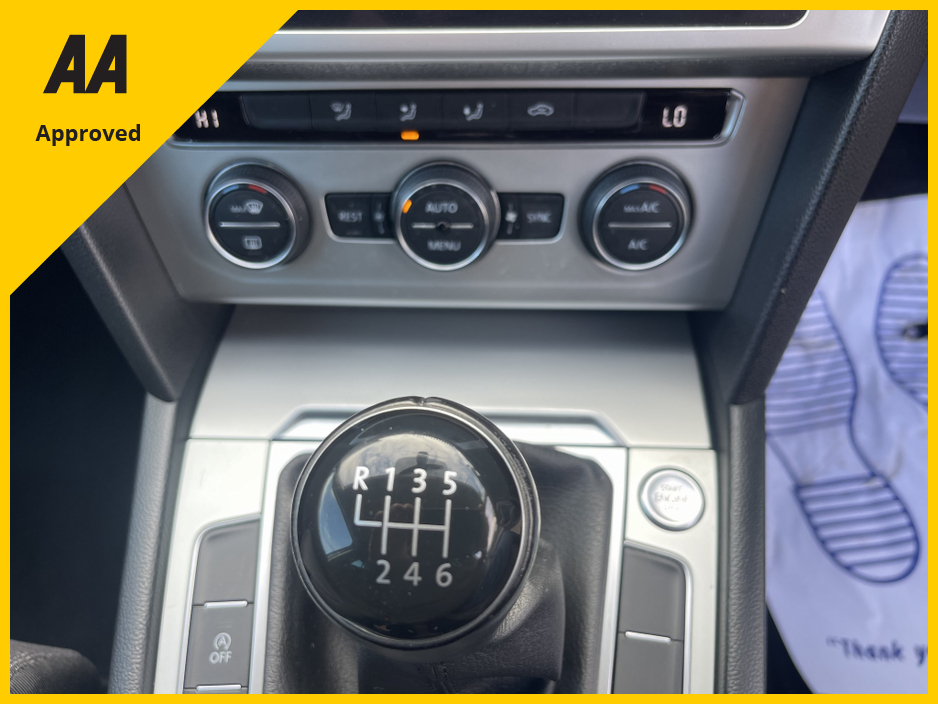 2018 Volkswagen Passat - image 12