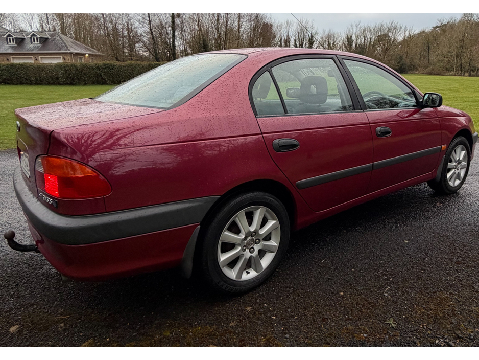 1999 Toyota Avensis - image 12