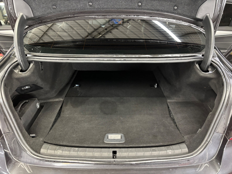 2018 BMW 5 Series - image 16