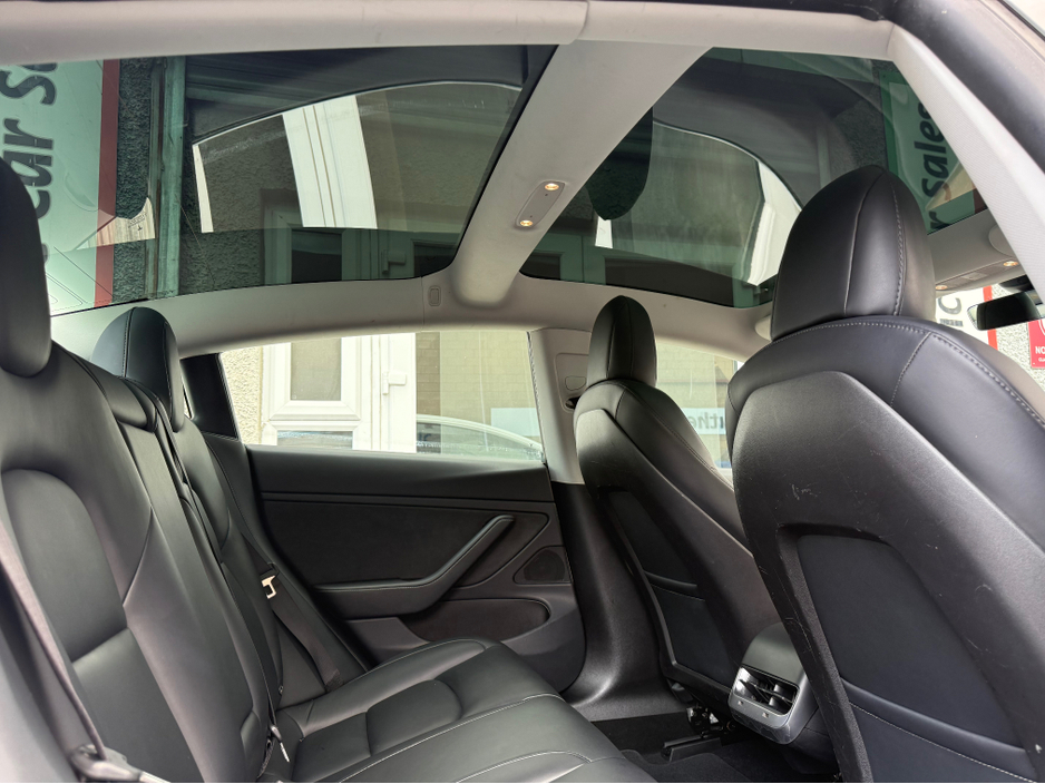 2019 Tesla Model 3 - image 10