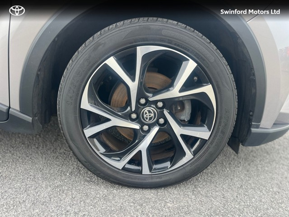 2022 Toyota C-HR - image 12