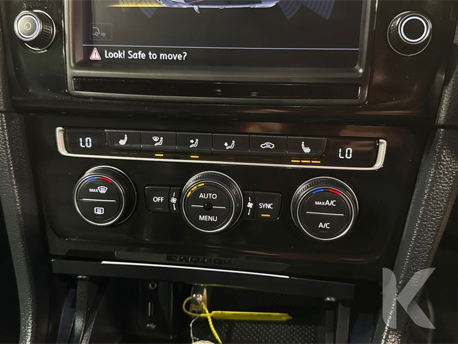 2015 Volkswagen Golf - image 29