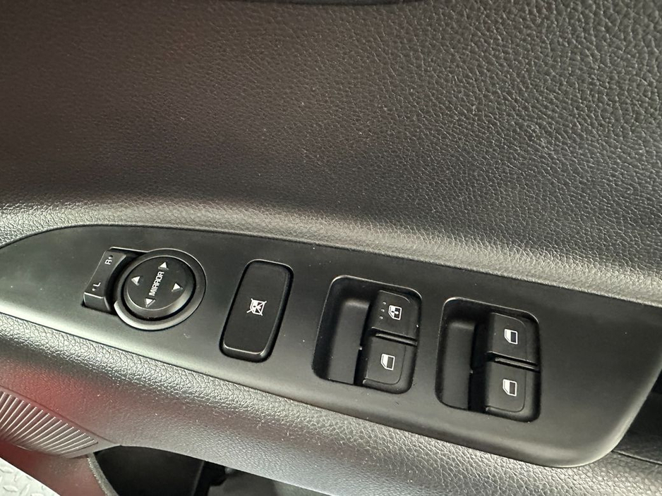 2023 Kia Stonic - image 21