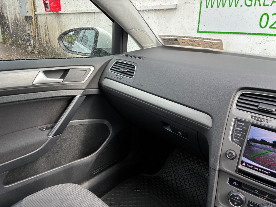 2015 Volkswagen Golf - image 21
