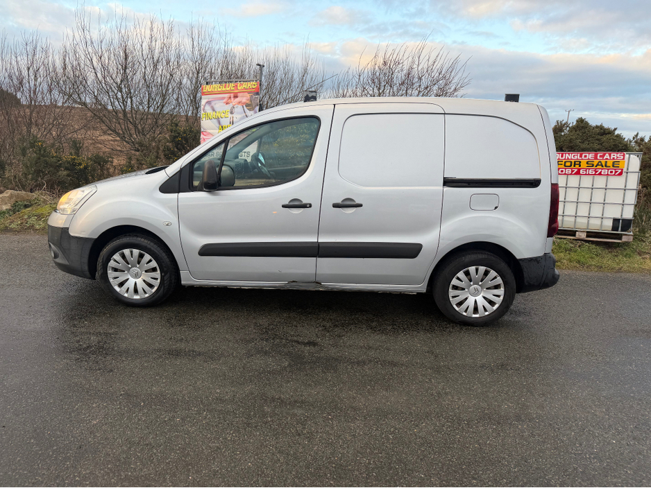 2015 Citroen Berlingo - image 2
