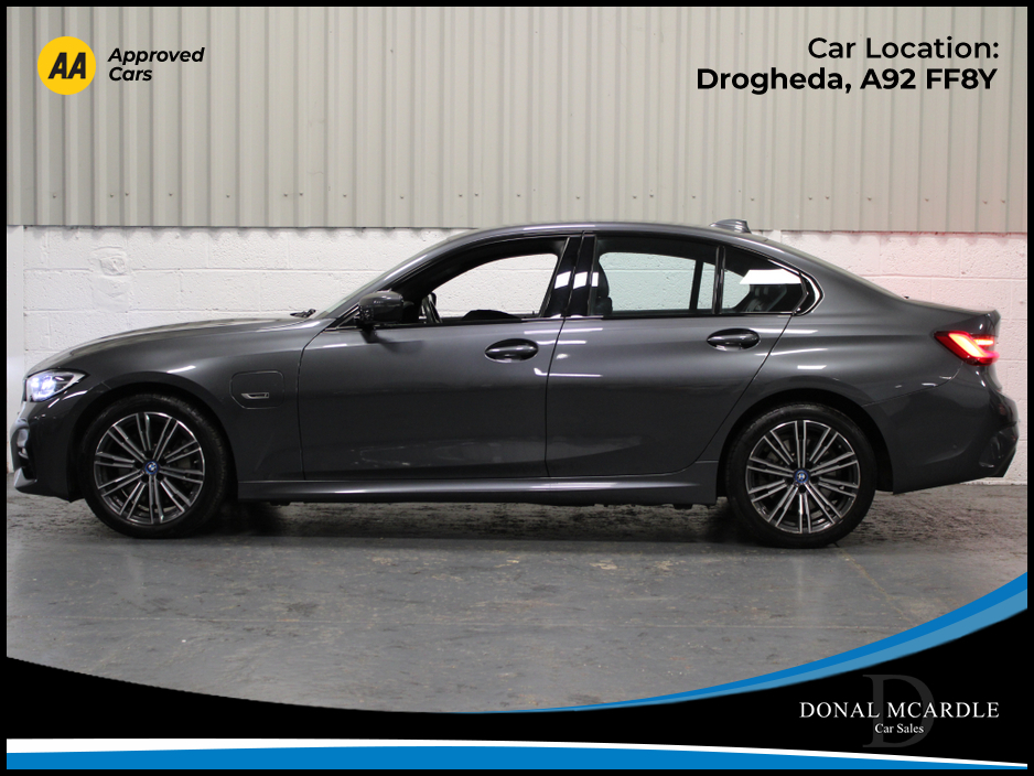 2022 BMW 3 Series - image 11