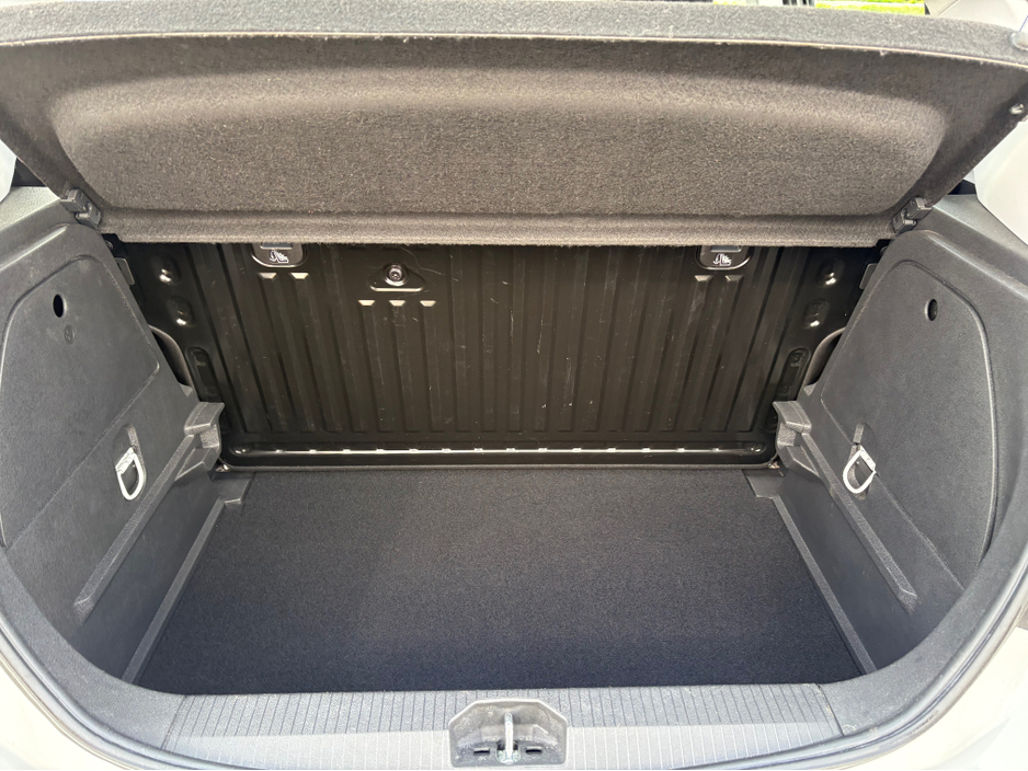 2016 Opel Corsa - image 13