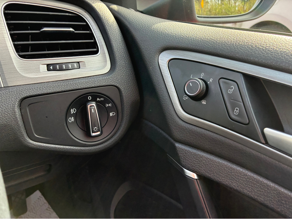 2014 Volkswagen Golf - image 13