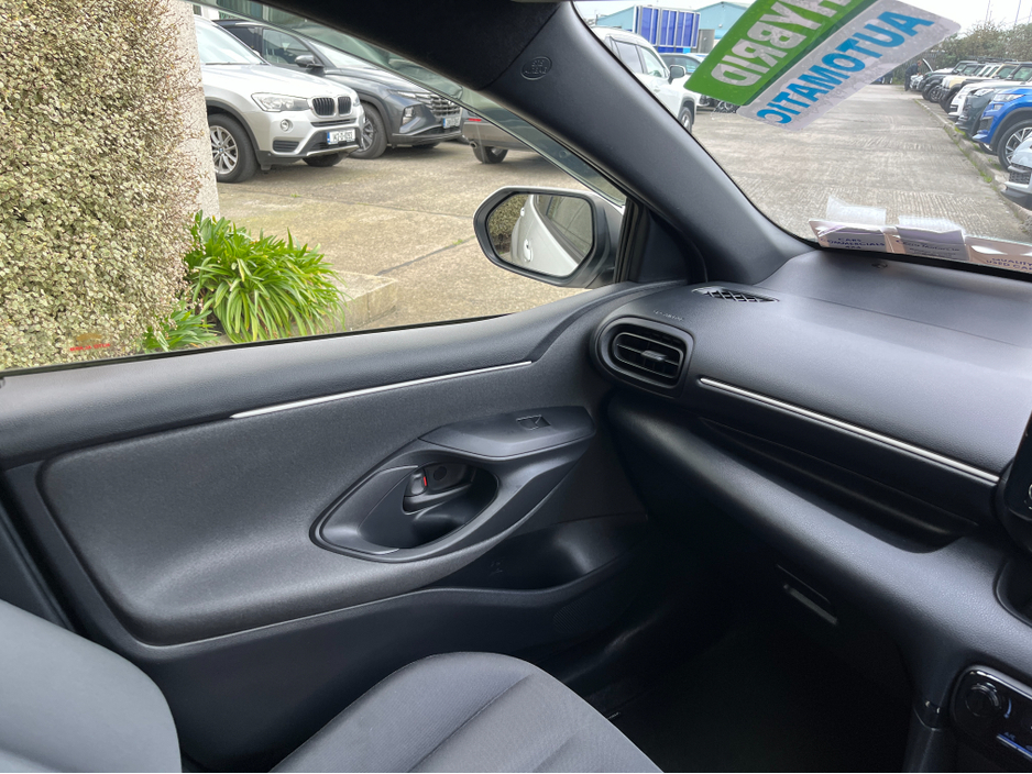 2020 Toyota Yaris - image 15