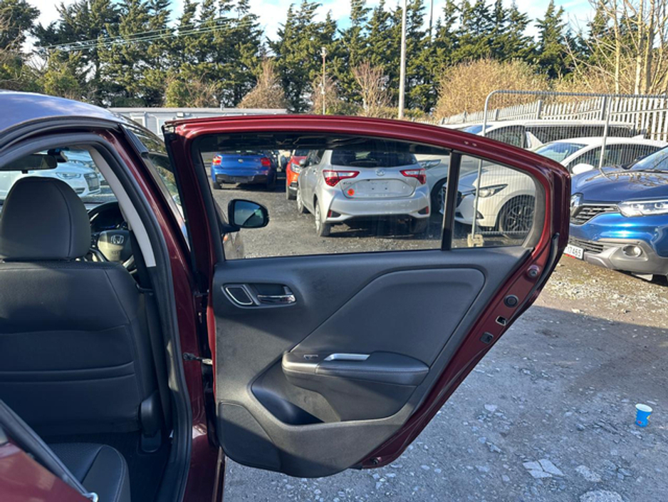 2015 Honda Grace - image 8