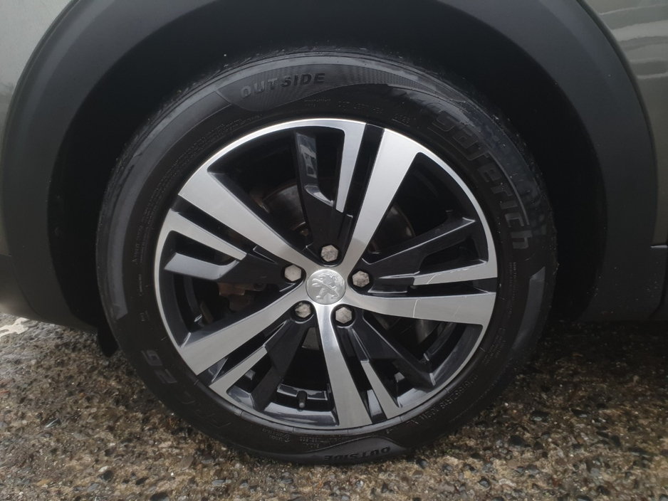 2020 Peugeot 3008 - image 7