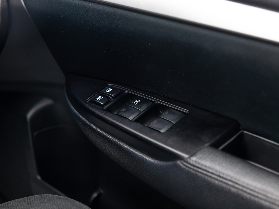 2013 Subaru Legacy - image 18