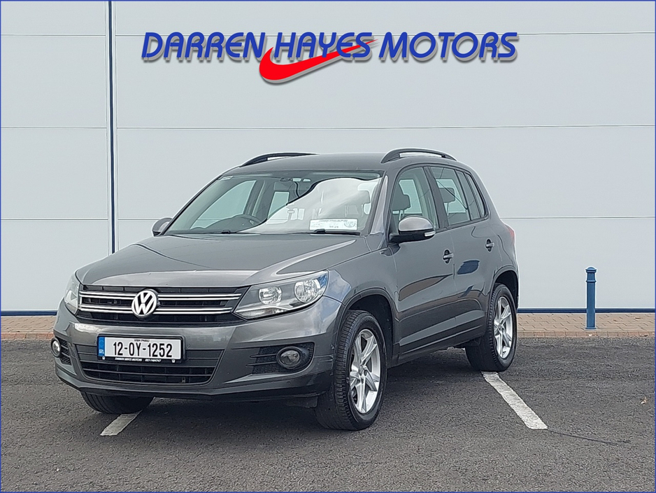 2012 Volkswagen Tiguan - image 2