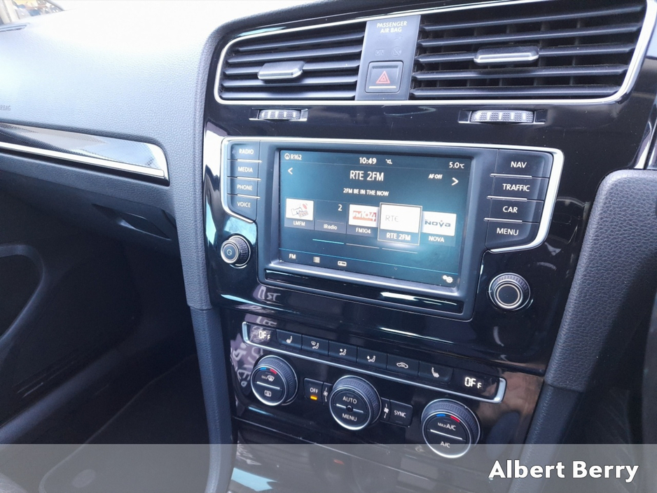 2017 Volkswagen Golf - image 13