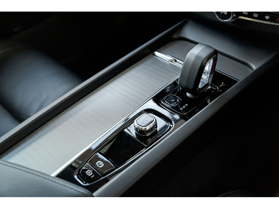 2023 Volvo XC60 - image 33