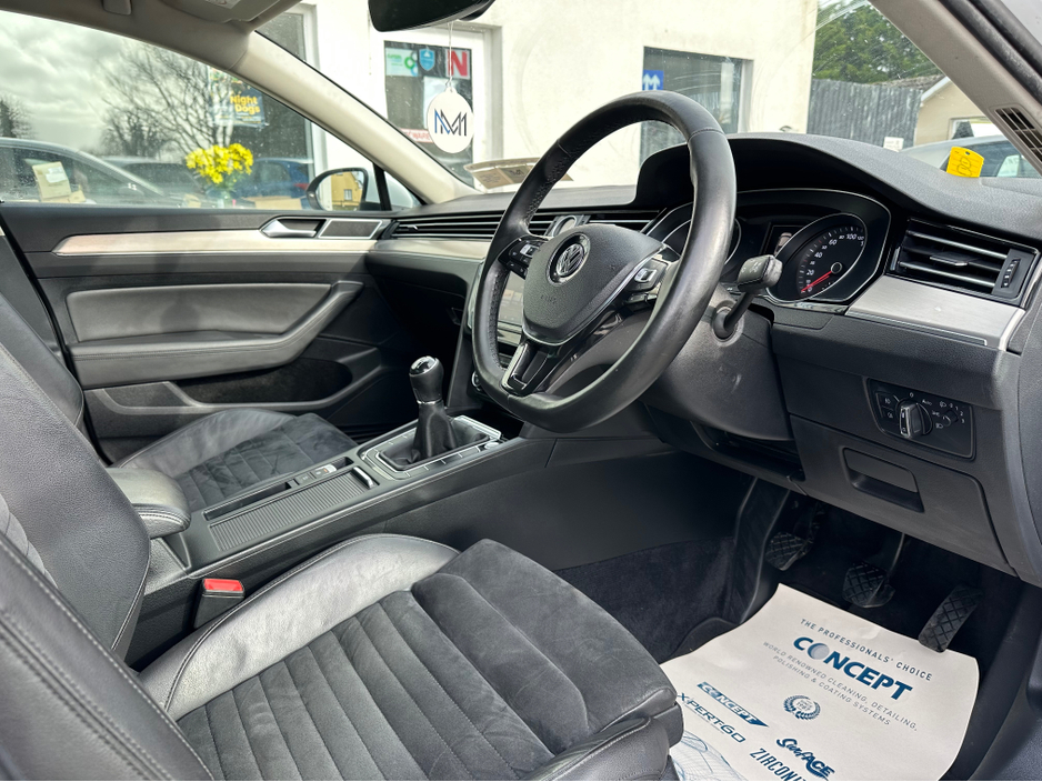 2016 Volkswagen Passat - image 18