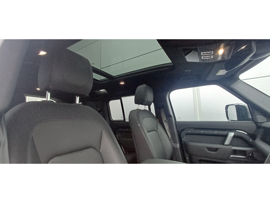 2024 Land Rover Defender - image 11