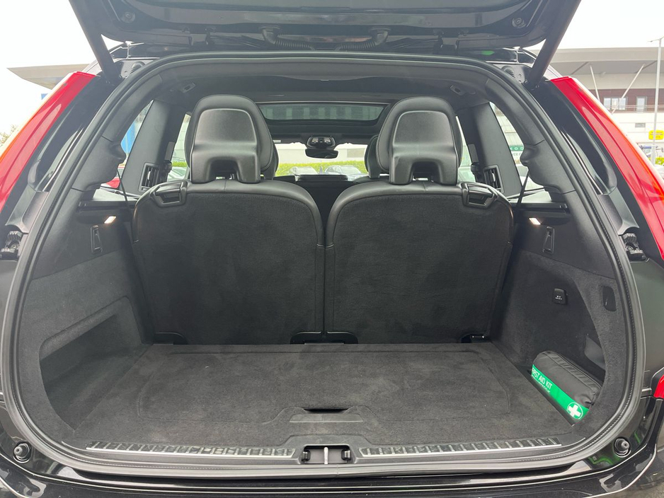2023 Volvo XC90 - image 9