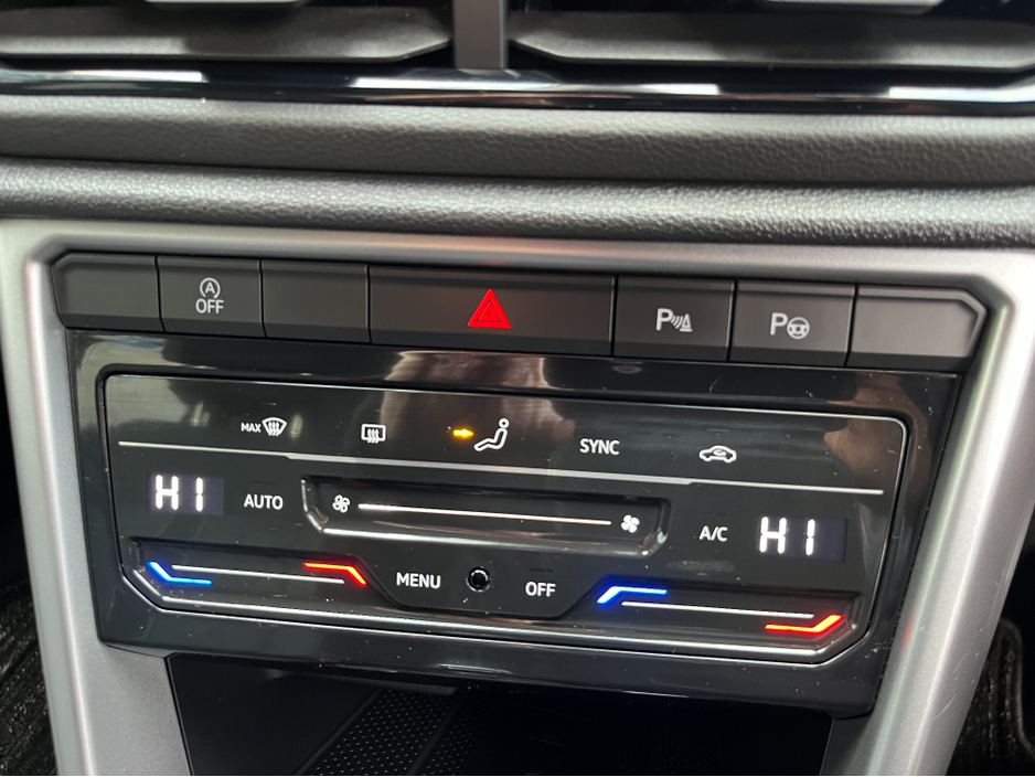 2023 Volkswagen T-Roc ACTIVE AUTOMATIC 1.5 PETROL //VERY LOW MILES//KEYLESS ENTRY//ADAPTIVE CRUISE CONTROL//BLIND SPOT WARNING// €29,950