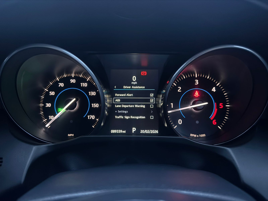 2017 Jaguar XF - image 10