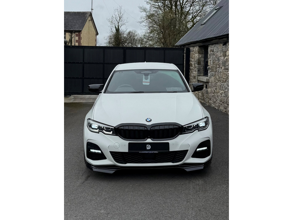 2020 BMW 3 Series - image 2