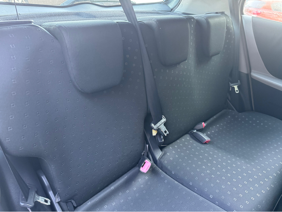 2007 Toyota Yaris - image 10