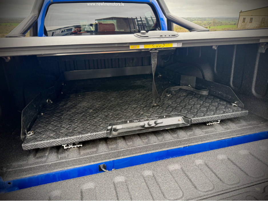 2023 Toyota Hilux - image 11