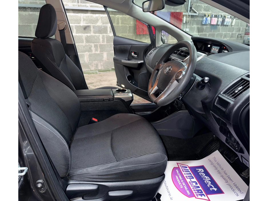 2020 Toyota Prius - image 7