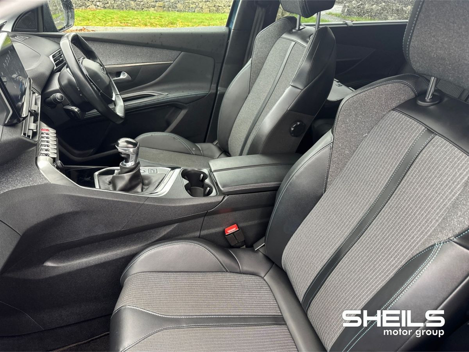 2022 Peugeot 5008 - image 5