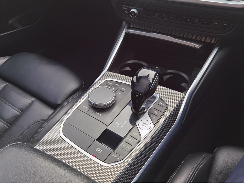 2019 BMW 3 Series - image 18