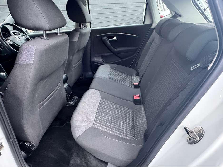 2015 Volkswagen Polo - image 10