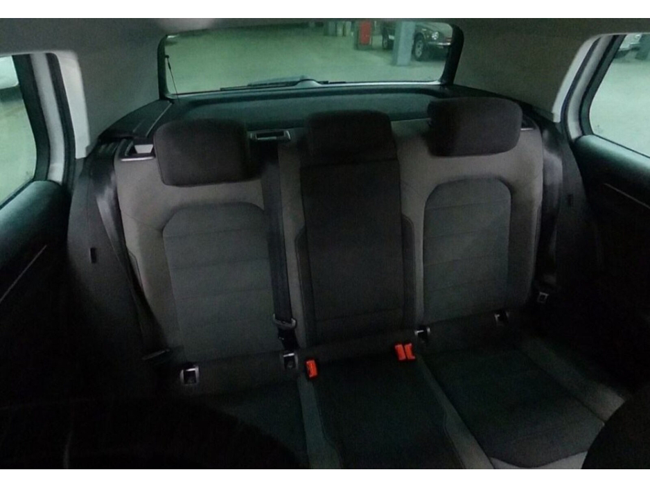 2017 Volkswagen Golf - image 9