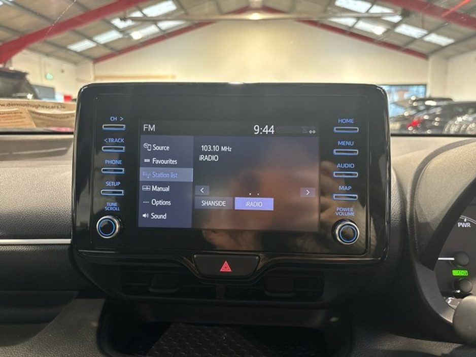 2021 Toyota Yaris - image 12