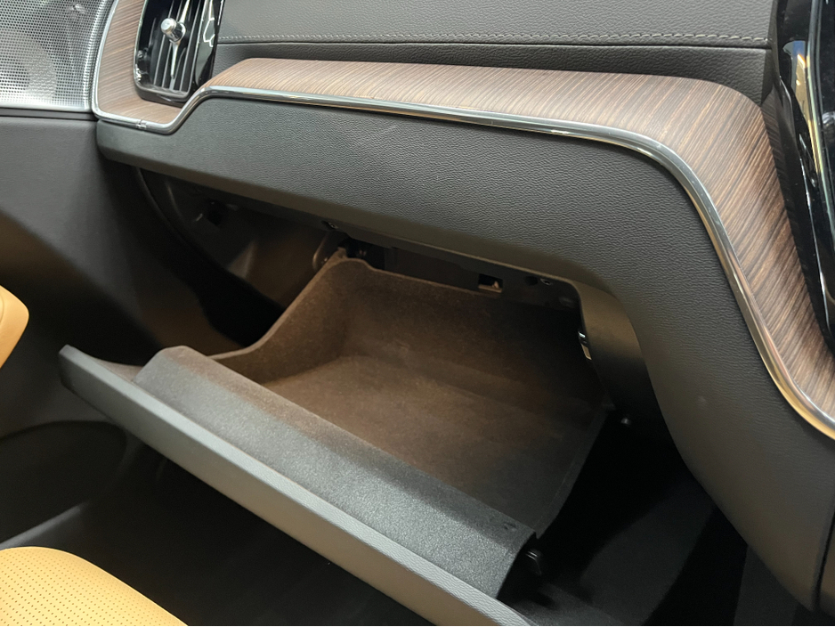 2023 Volvo XC60 - image 21