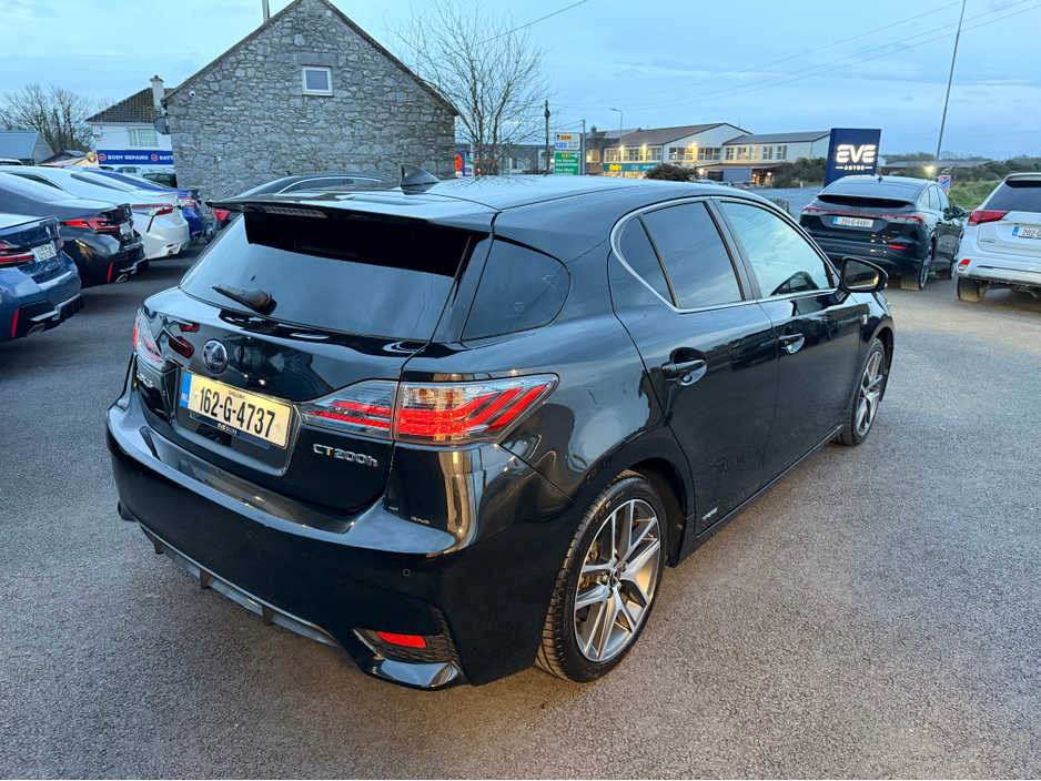 2016 Lexus CT 200 h - image 3