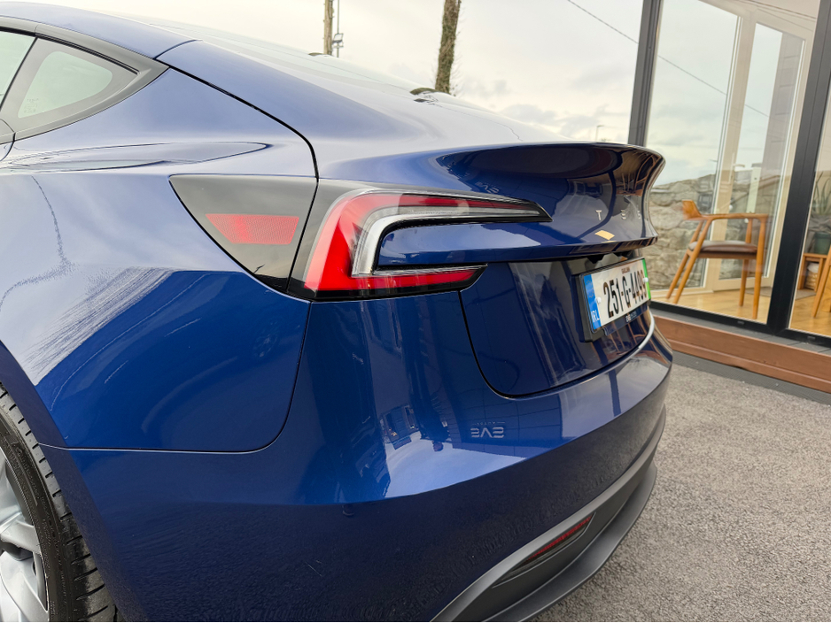 2025 Tesla Model 3 - image 4