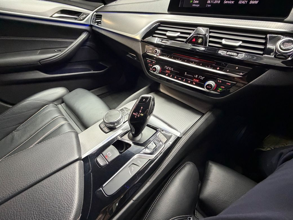 2019 BMW 5 Series - image 25