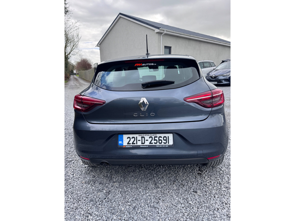 2022 Renault Clio - image 9