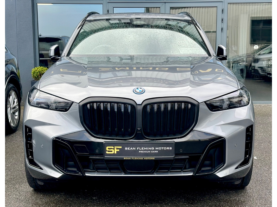 2025 BMW X5 - image 25