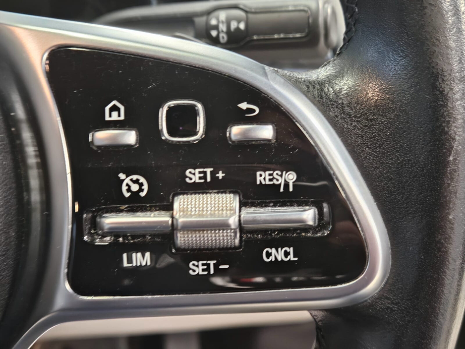 2021 Mercedes-Benz GLA Class - image 12