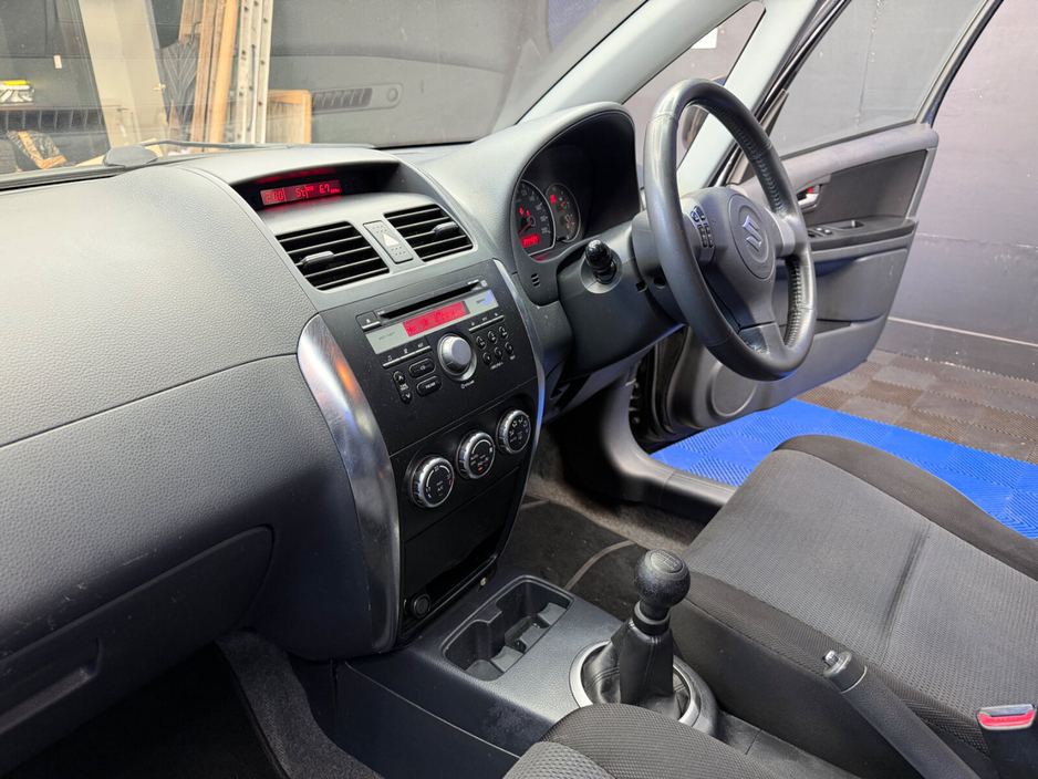 2010 Suzuki SX4 - image 13