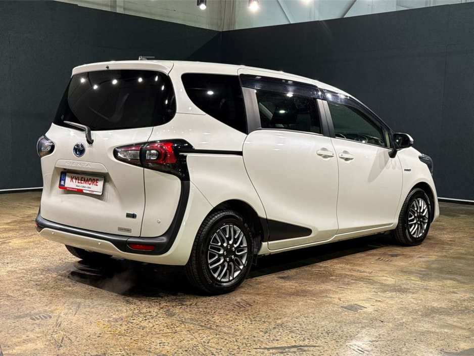 2020 Toyota Sienta - image 3