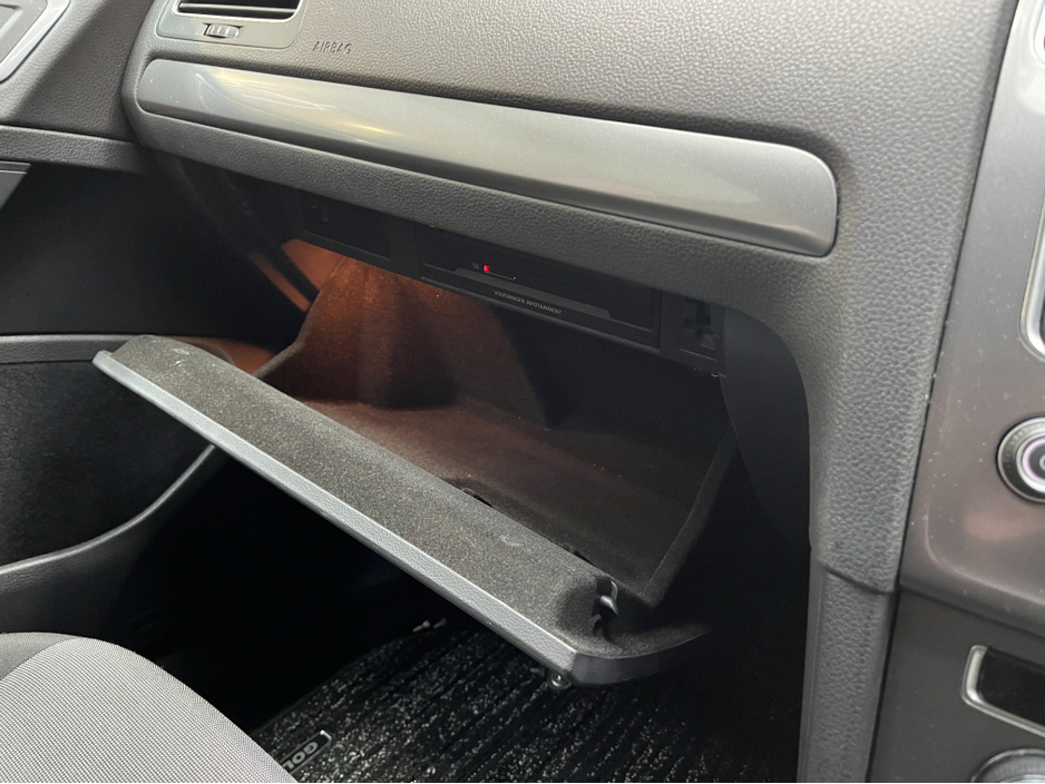 2014 Volkswagen Golf - image 15