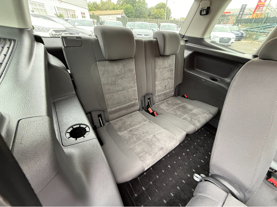 2015 Volkswagen Touran ( 152 REG ) HIGHLINE EDITION 7 SEATER * ALCANTARA SEATS * REVERSING CAMERA * SIMI DEALER - SPECIALISING IN IMPORTS OF JAP AUTOMATIC HI SPEC BLUEMOTION // LARGE TOUCH SCREEN // €15,450