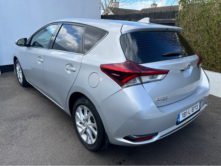 2018 Toyota Auris - image 3