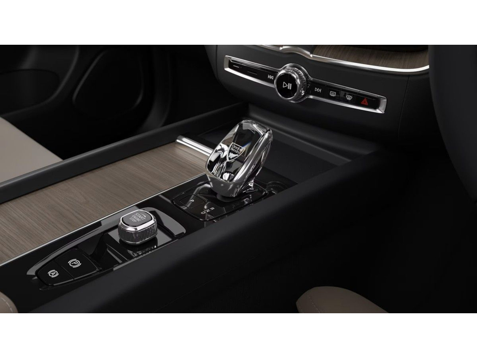 2026 Volvo XC60 - image 9