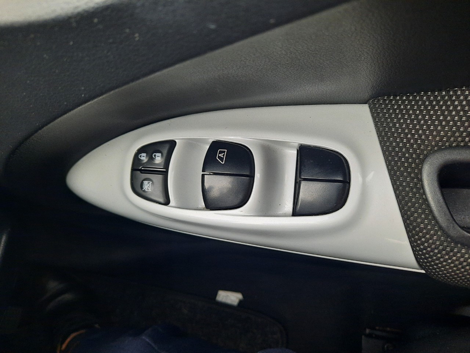 2015 Nissan Juke - image 11